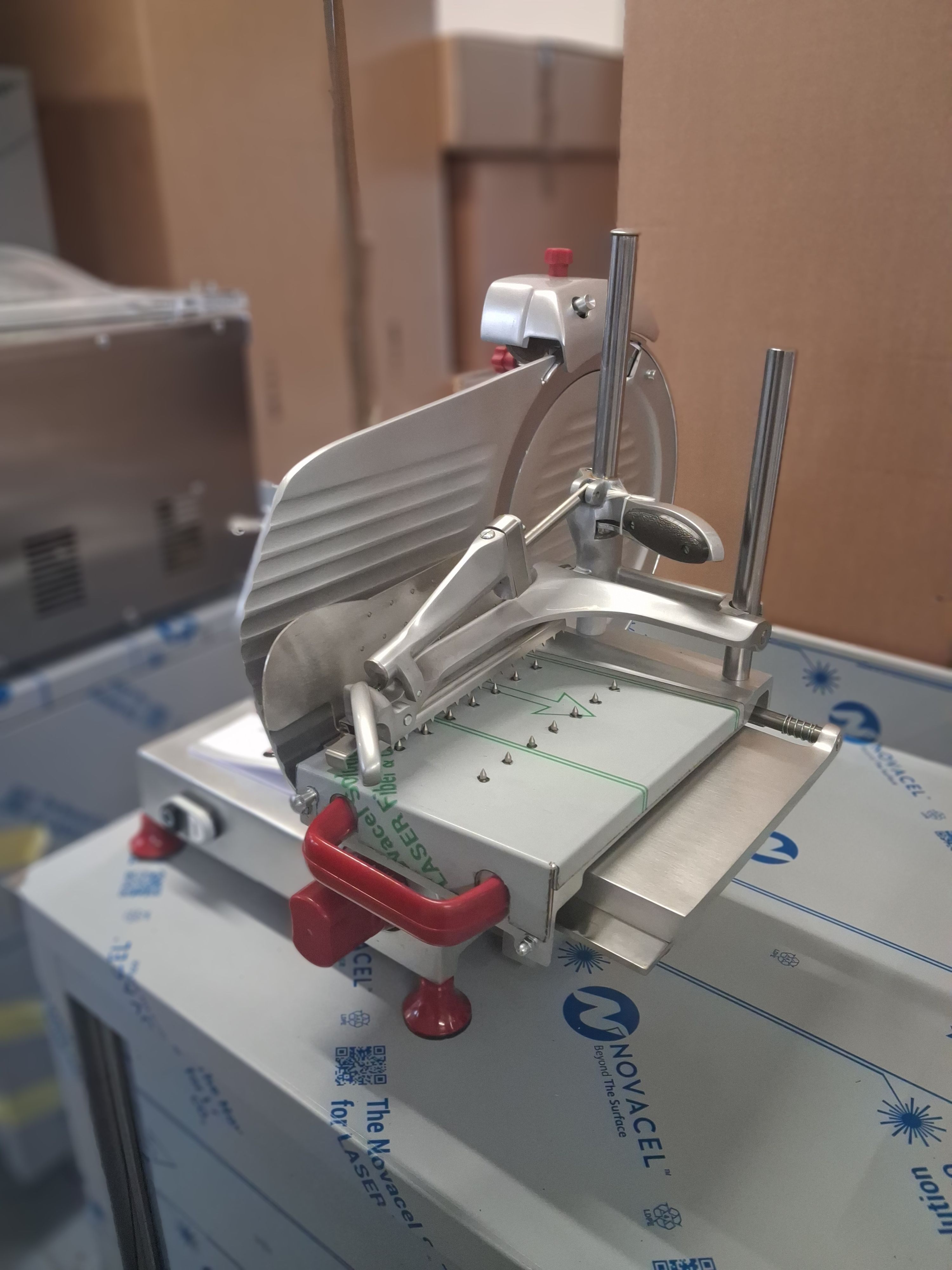 Affettatrice Verticale  F 300 TS-V — Precisione e Robustezza Professionali