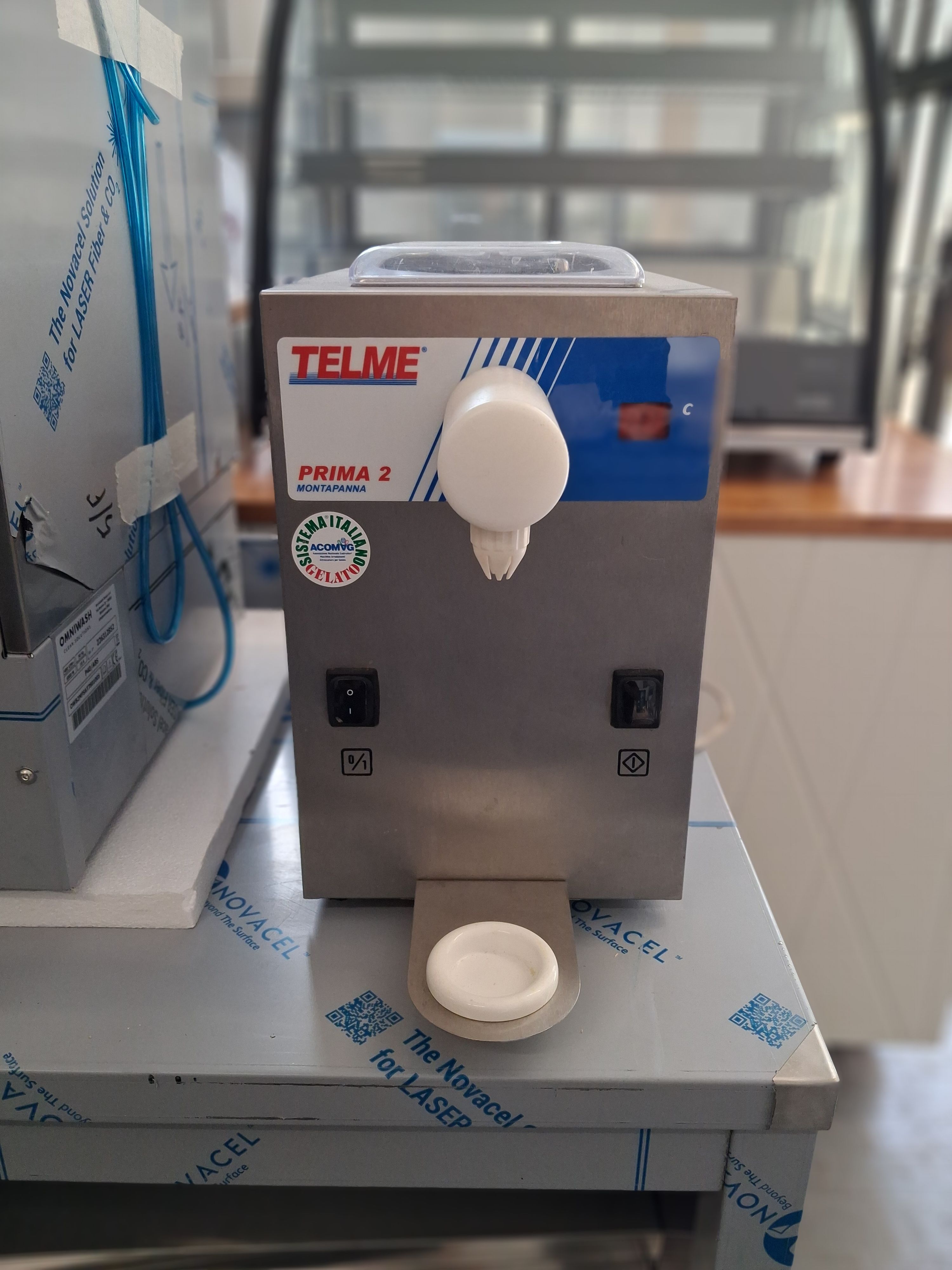 Montapanna professionale TELME con pompa rotativa e valvola d'aria. Riserva refrigerata 2 litri